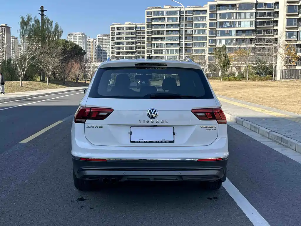 Tiguan L 2017 330TSI automatic two-wheel drive luxury version купить на сайте DeffCars