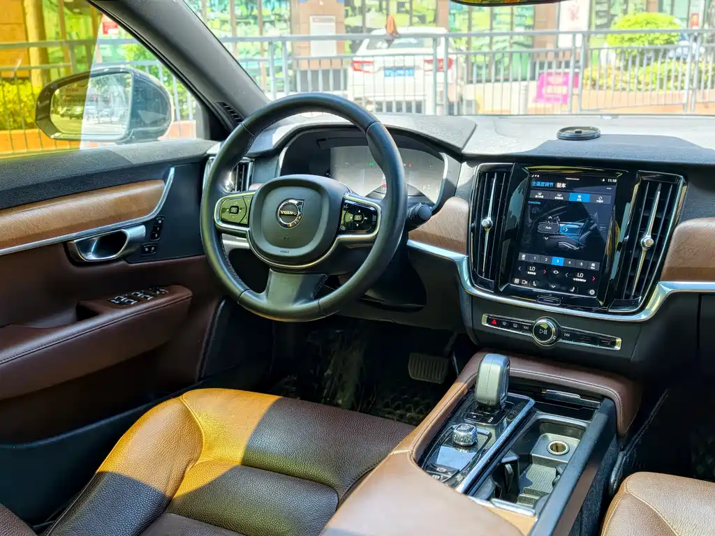 Volvo S90 2023 B5 Zhiyi Luxury Edition купить на сайте DeffCars