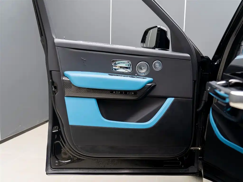 Cullinan 2024 Black Badge купить на сайте DeffCars