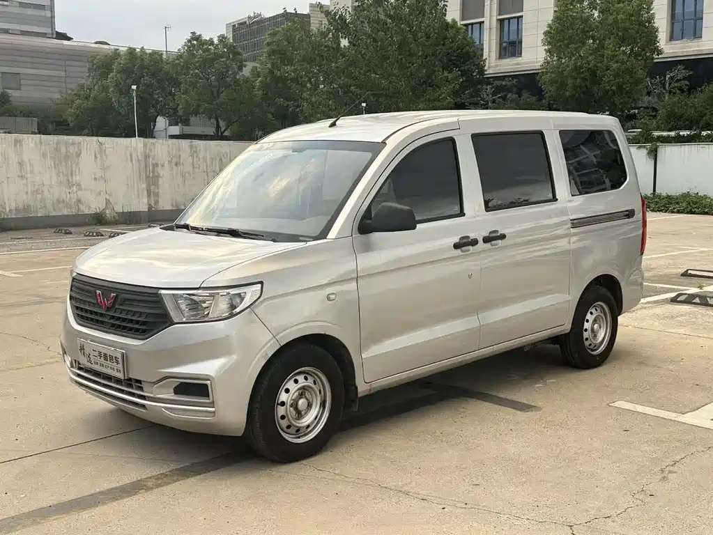Wuling Hongguang V 2021 1.5L facelift version LAR купить на сайте DeffCars