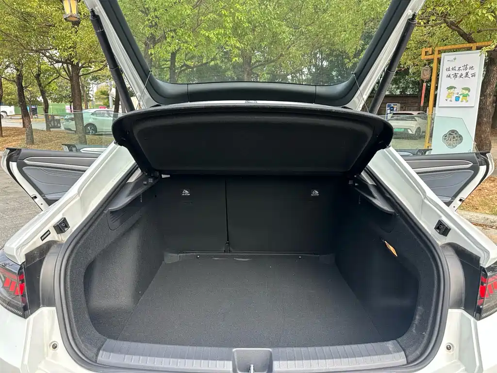 Lingdu 2025 Lingdu L 280TSI DSG Hot Edition купить на сайте DeffCars