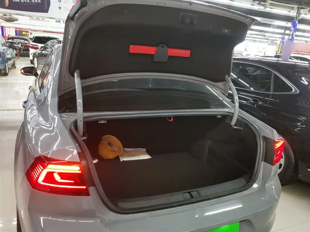 Magotan 2023 2 million commemorative edition 330TSI DSG luxury model купить на сайте DeffCars