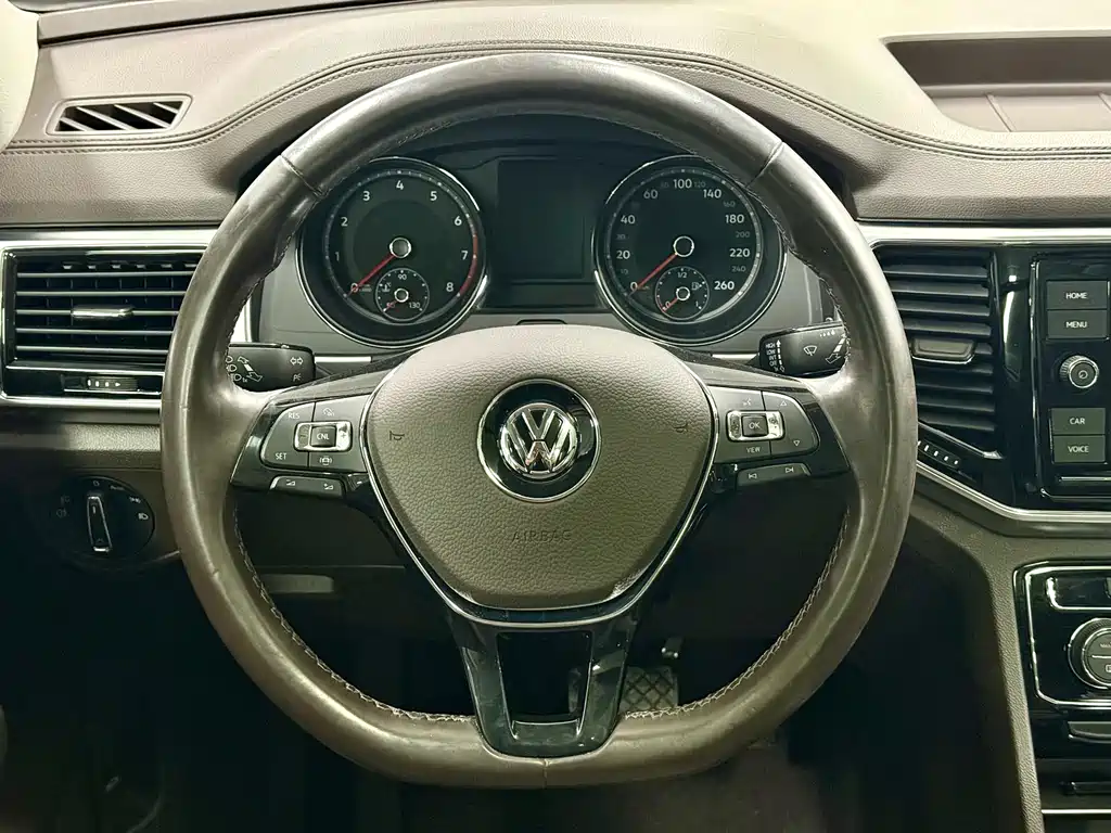 Touron 2019 330TSI 2WD Deluxe Edition National VI купить на сайте DeffCars