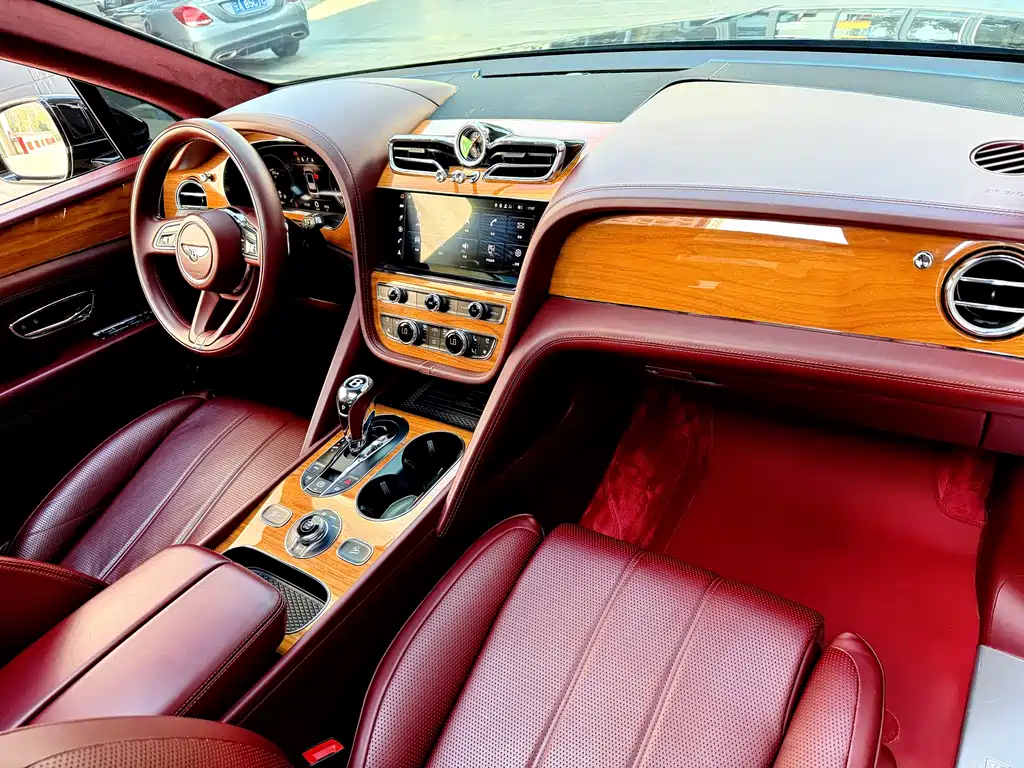 Bentayga 2021 4.0T V8 купить на сайте DeffCars