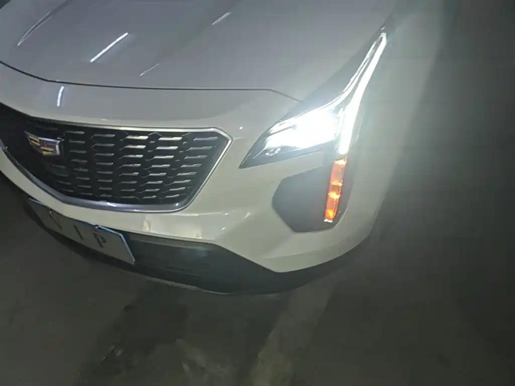 Cadillac XT4 2022 28T two-wheel drive fashion model купить на сайте DeffCars