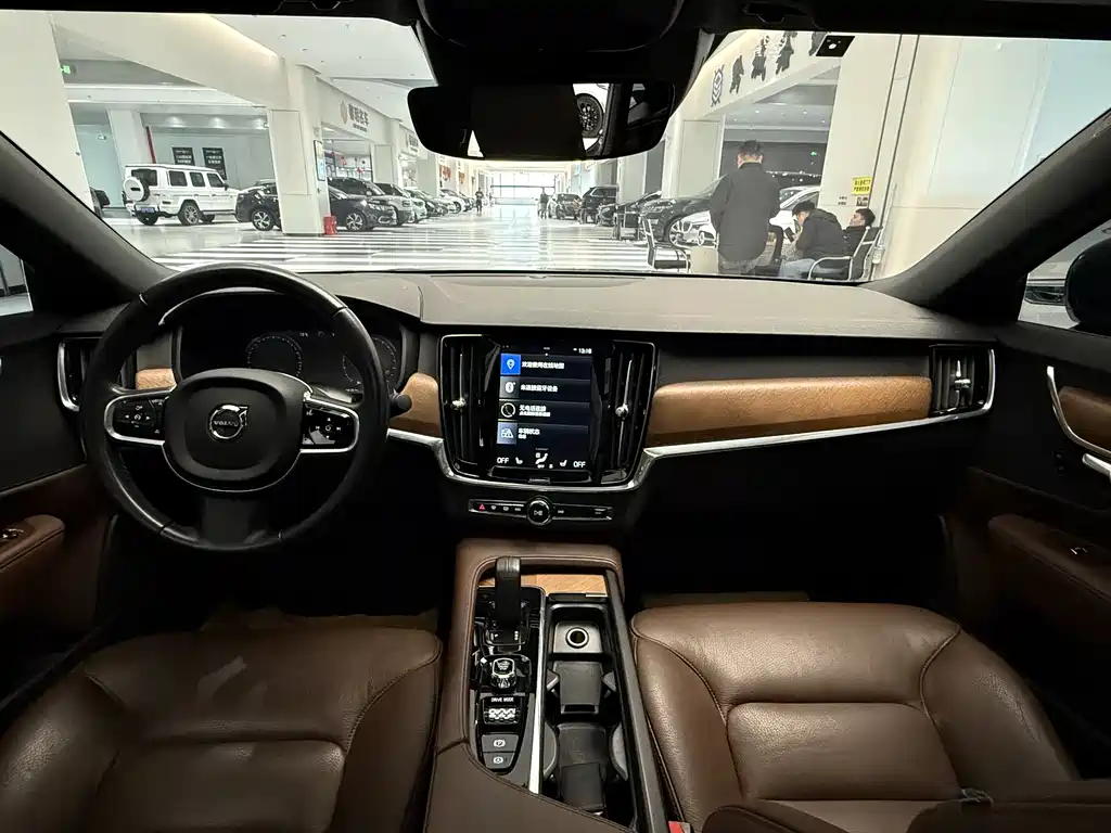 Volvo S90 2021 B5 Zhiyi Luxury Edition купить на сайте DeffCars