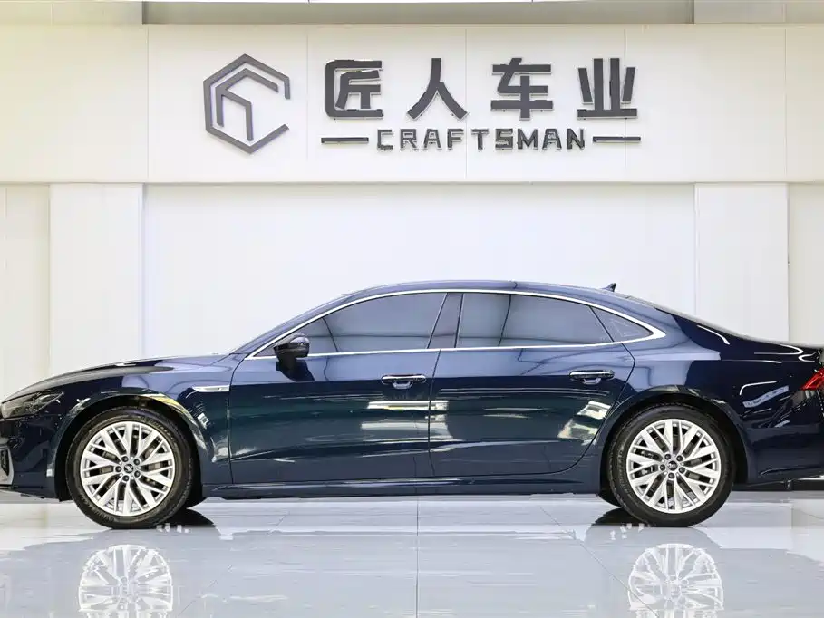 Audi A7L 2024 45TFSI S-line Dream Building Liquid Crystal Package купить на сайте DeffCars