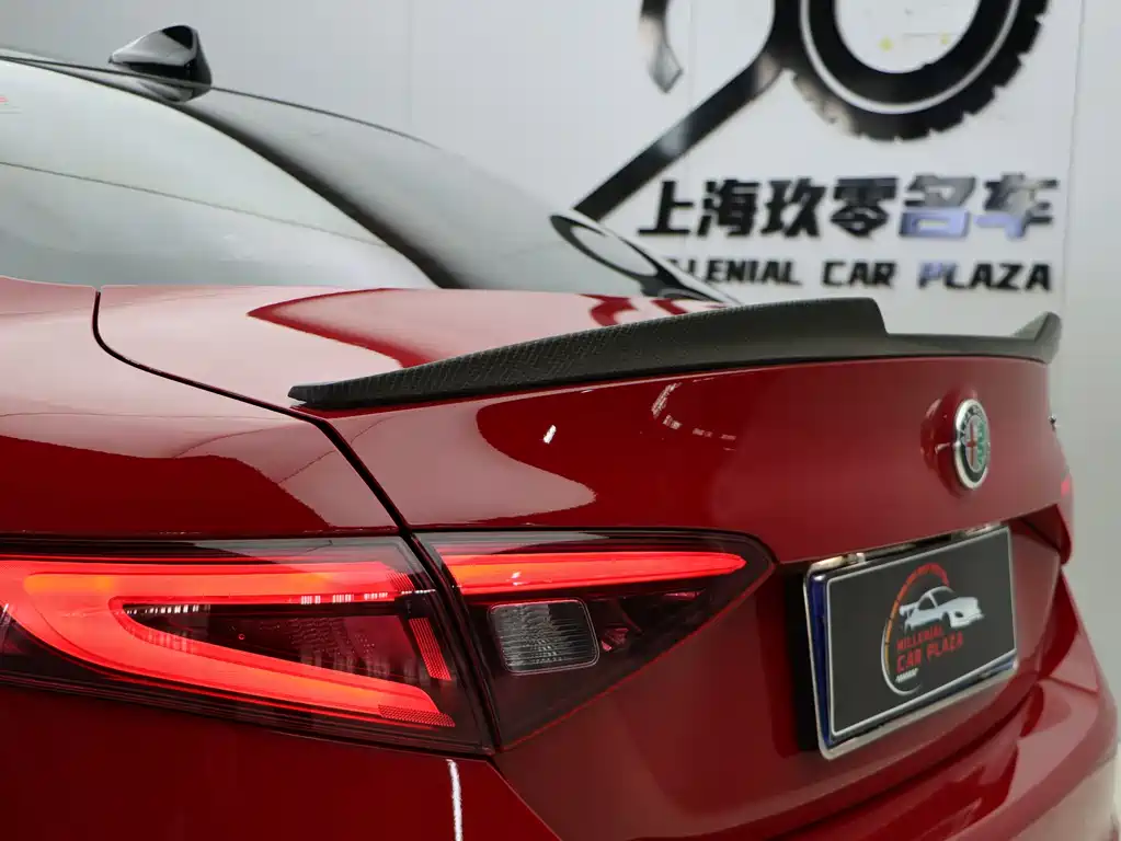 Giulia Juliet 2018 2.0T 200HP Luxury Edition Carbon Fiber Limited Edition купить на сайте DeffCars