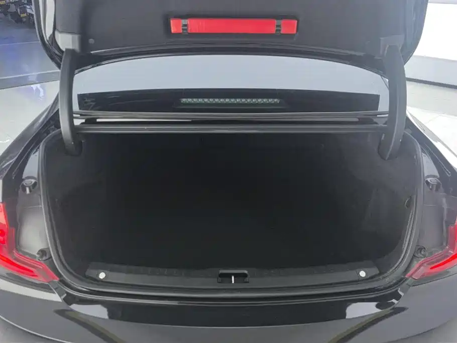 Volvo S90 2018 T4 Zhiyuan Edition купить на сайте DeffCars