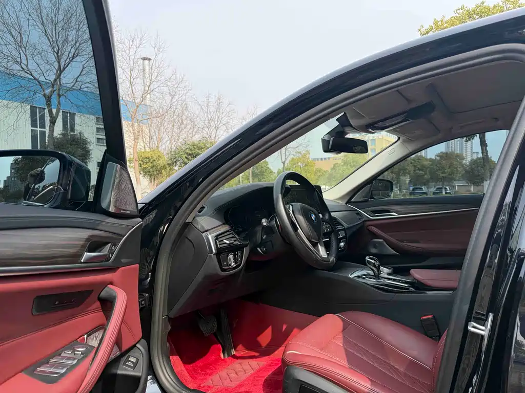 BMW 5 Series 2022 530Li Leading Luxury Package купить на сайте DeffCars