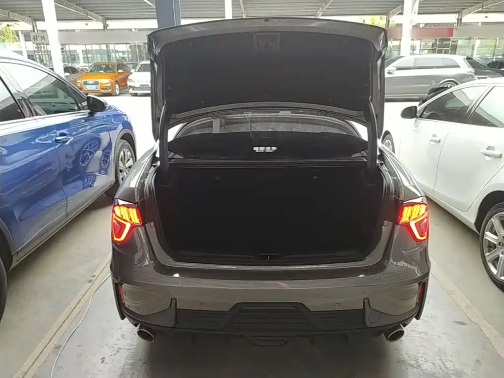 Lynk & Co 03 2022 1.5TD DCT Pro купить на сайте DeffCars