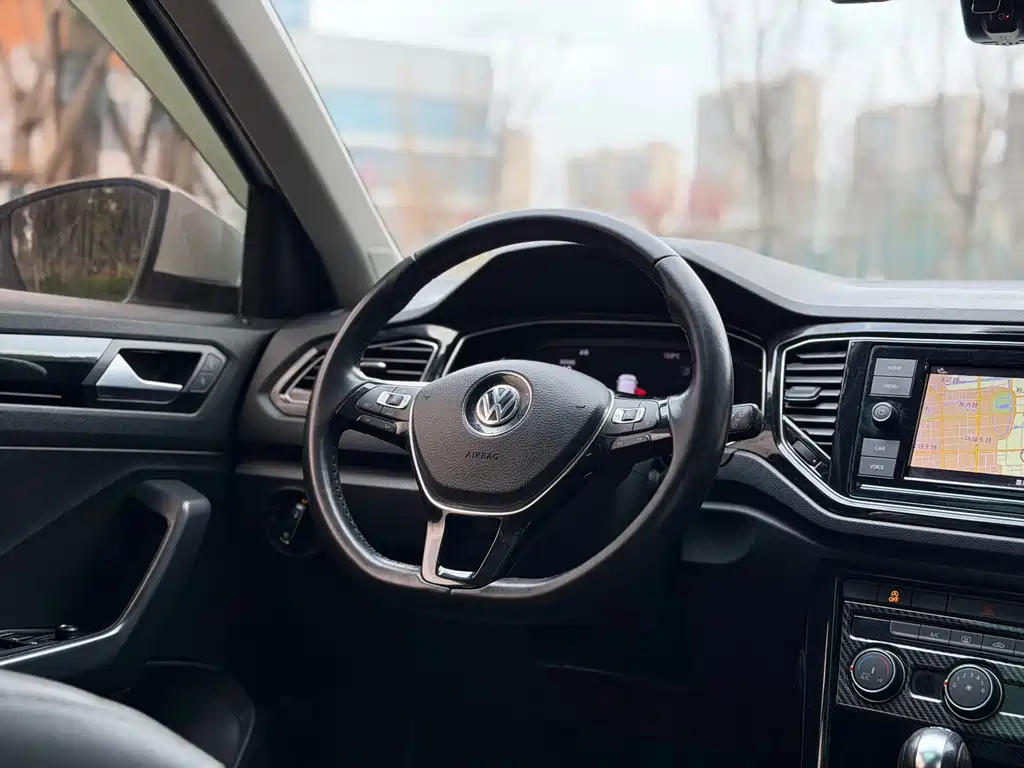 T-ROC 2018 280TSI DSG two-wheel drive comfort model National V купить на сайте DeffCars