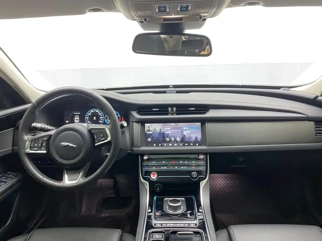 Jaguar XFL 2020 XFL 2.0T P200 two-wheel drive flagship version купить на сайте DeffCars