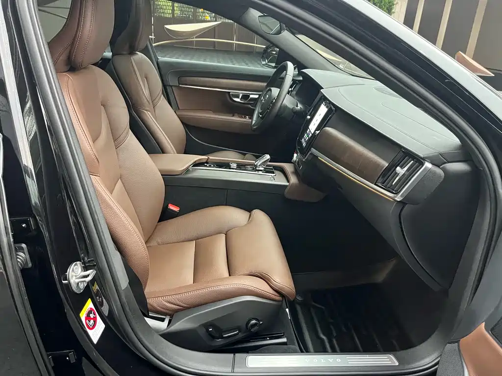 Volvo S90 2022 B5 Zhiyuan Luxury Edition купить на сайте DeffCars
