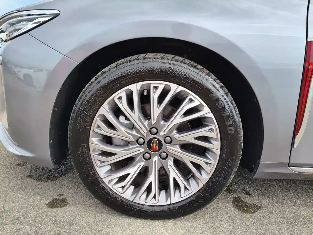 Hongqi H5 2023 2.0T Automatic Zhilianqichang Edition купить на сайте DeffCars