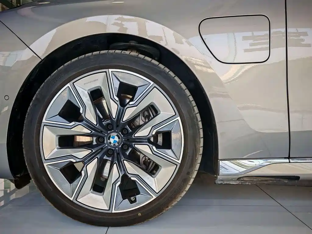 BMW i7 2023 xDrive60L Luxury Package купить на сайте DeffCars