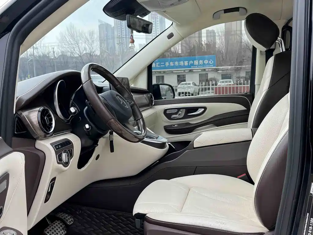 Mercedes-Benz V-Class 2021 V 260 L Long Wheelbase Premium Edition купить на сайте DeffCars