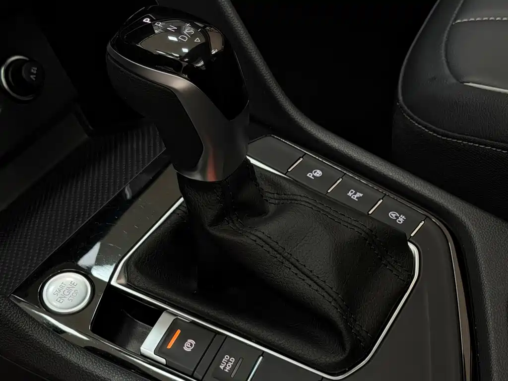Tiguan L 2024 330TSI automatic two-wheel drive R-Line version купить на сайте DeffCars