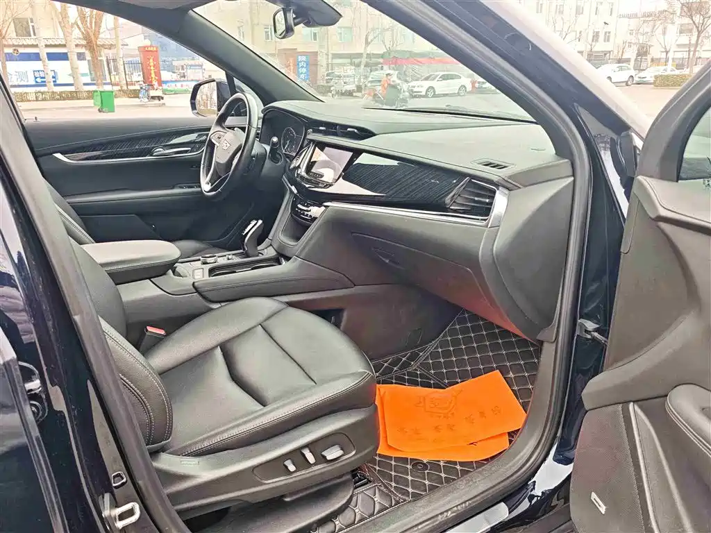 Cadillac XT6 2022 2.0T seven-seat two-wheel drive luxury model купить на сайте DeffCars