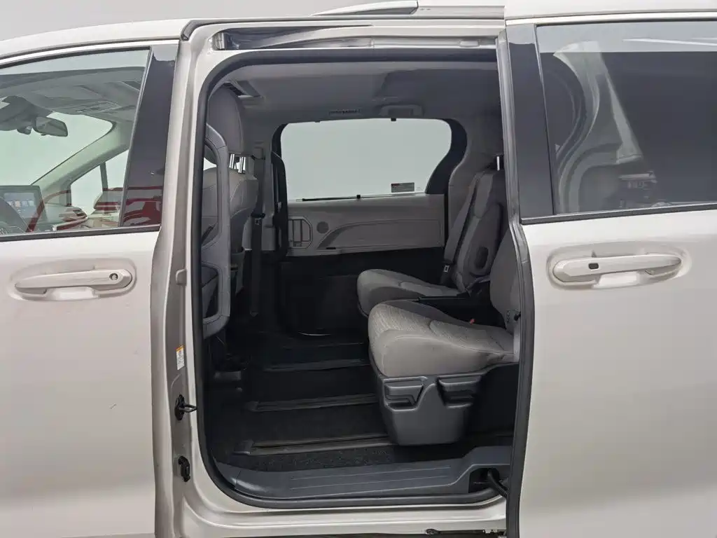 SIENNA 2023 2.5L Hybrid Comfort Edition купить на сайте DeffCars