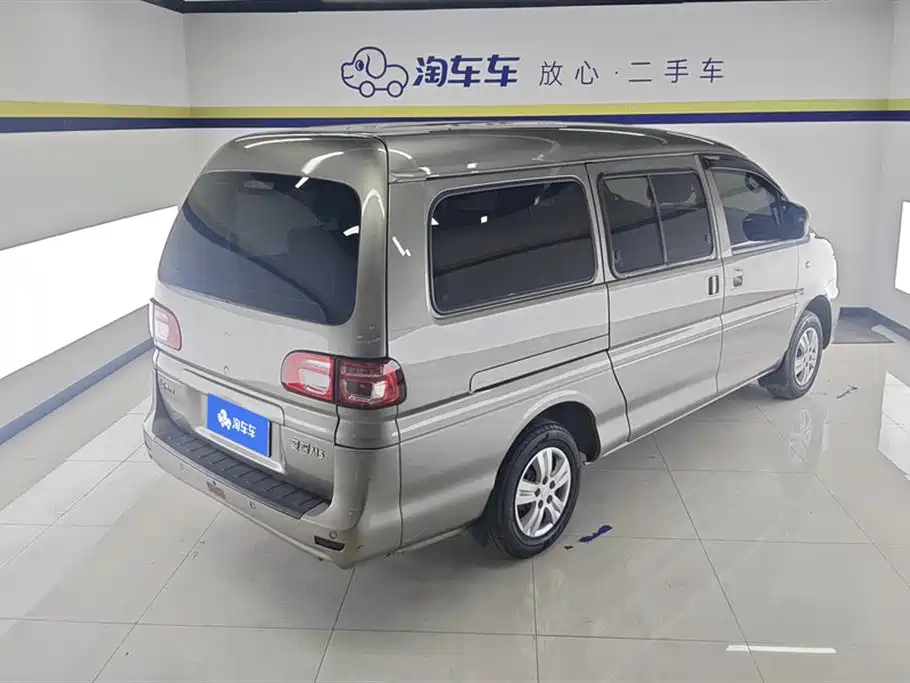 Lingzhi 2022 M5L 1.6L practical 7-seater купить на сайте DeffCars