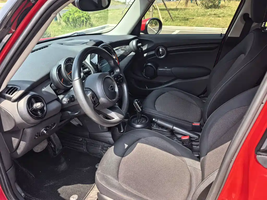 Mini 2022 1.5T one five-door version plus купить на сайте DeffCars