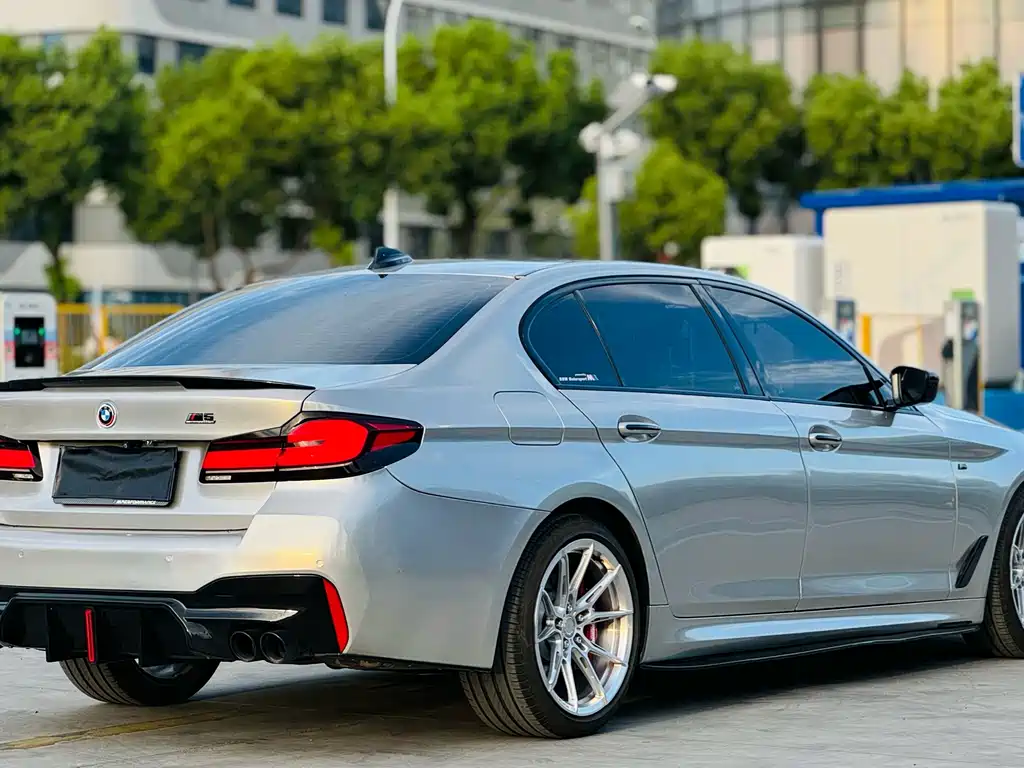 BMW 5 Series 2018 facelift 530Li leading M sports package купить на сайте DeffCars