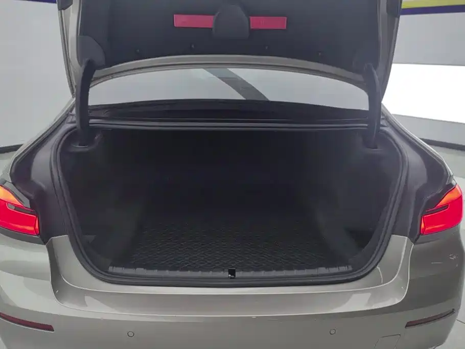 BMW 5 Series 2023 530Li Leading Luxury Package купить на сайте DeffCars