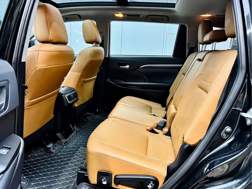 Highlander 2018 2.0T four-wheel drive knight version, 7 seats, National VI купить на сайте DeffCars