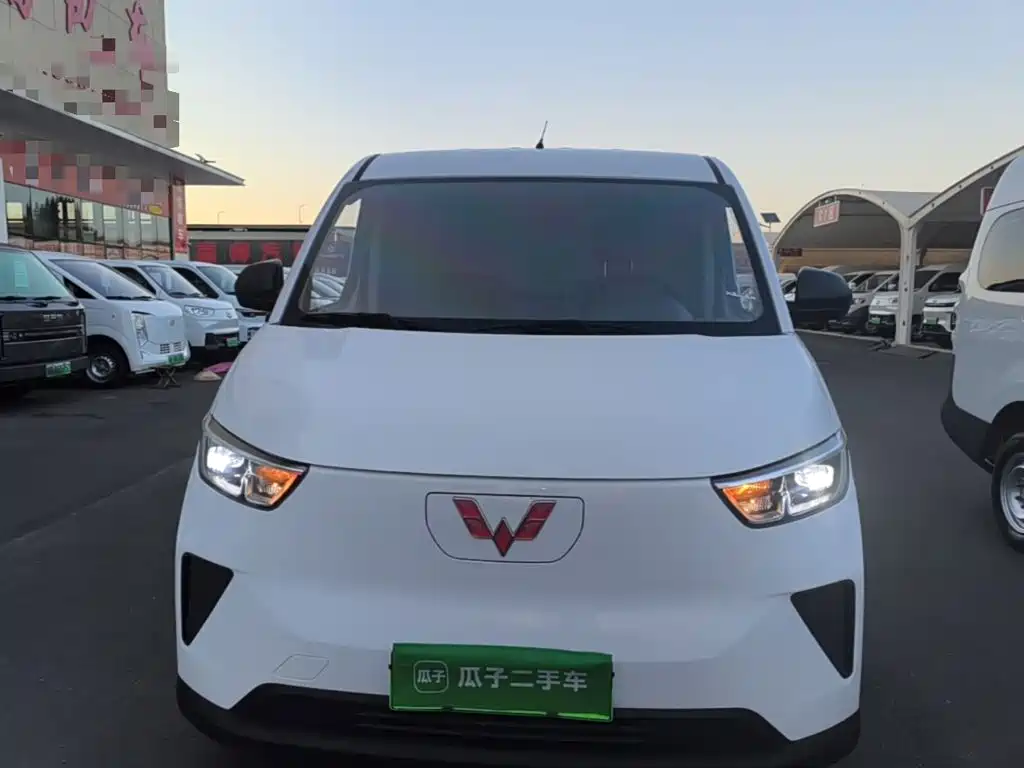 Wuling Yangguang 2024 300km practical window-sealed version 60kW купить на сайте DeffCars