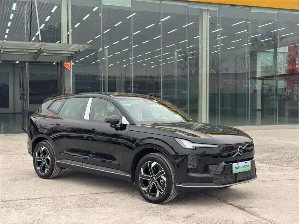 Volvo XC70 plug-in hybrid 2026 model 2WD long range Core купить на сайте DeffCars