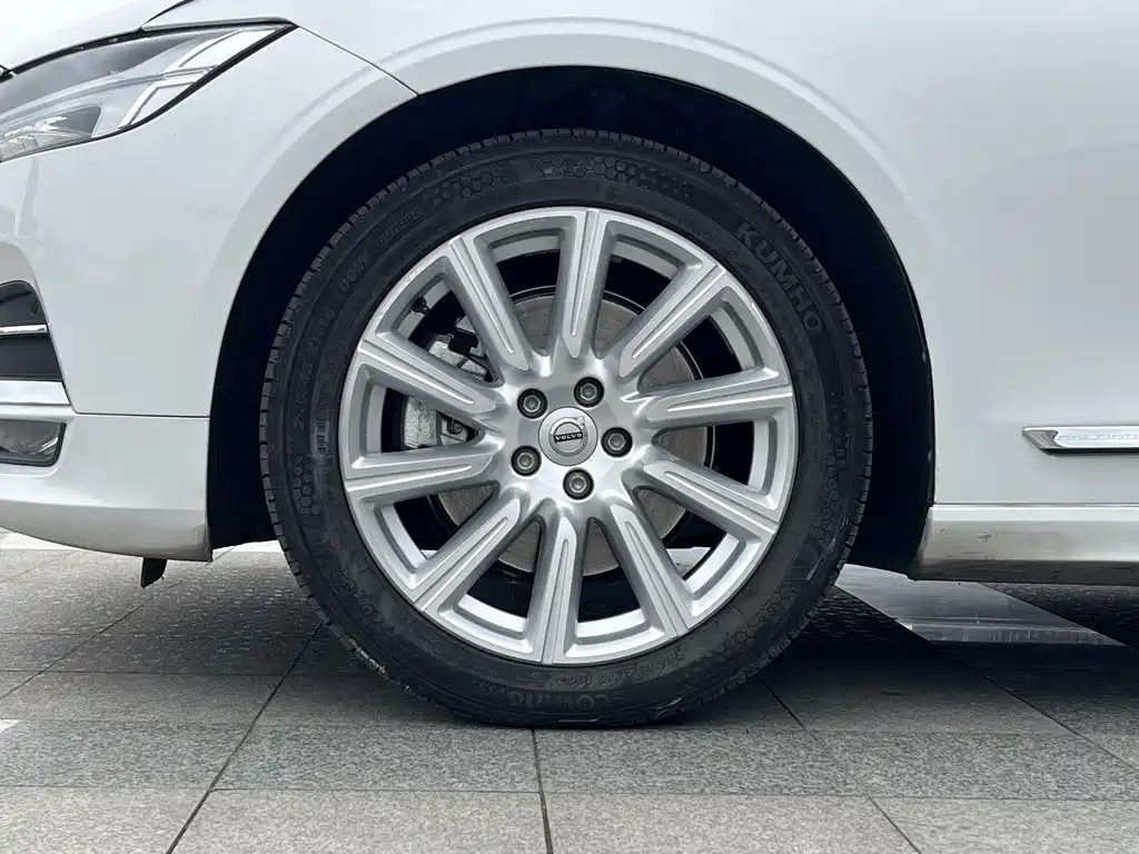 Volvo S90 2020 T5 Zhiyi Luxury Edition купить на сайте DeffCars