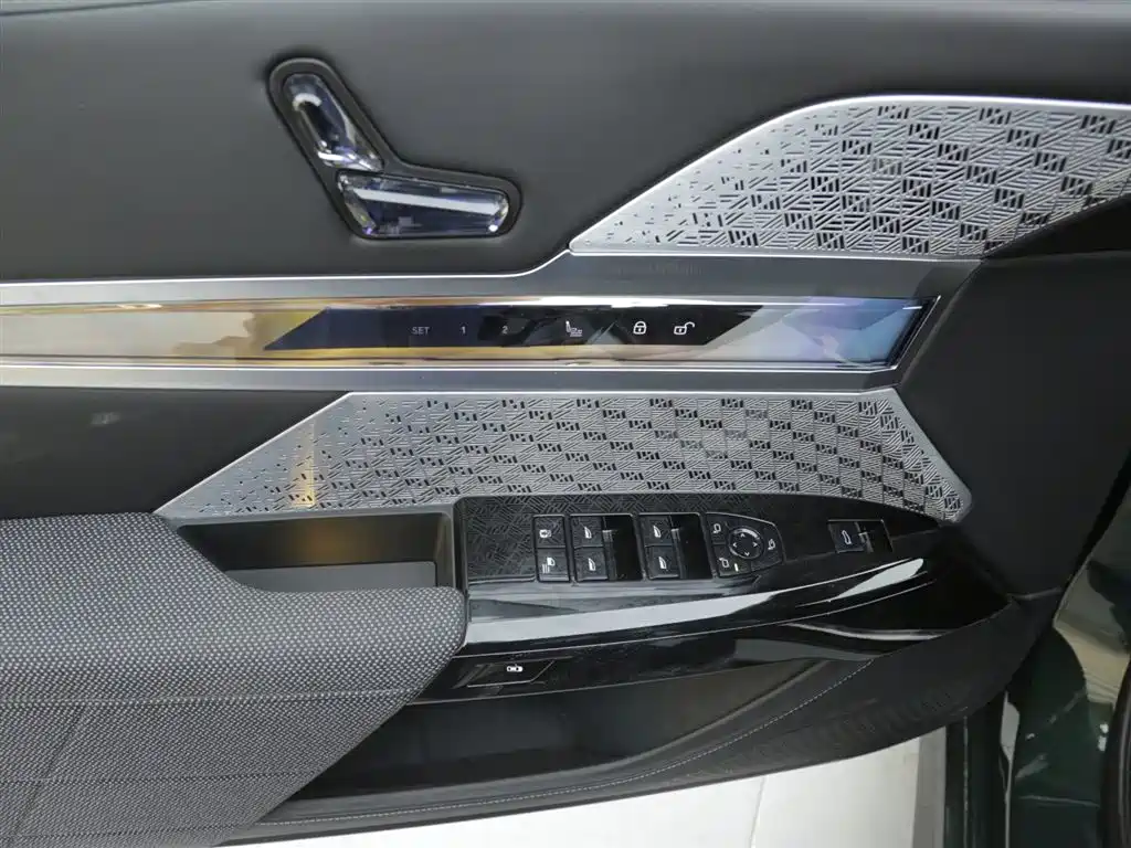 BMW i7 M70L 2023 M70L купить на сайте DeffCars