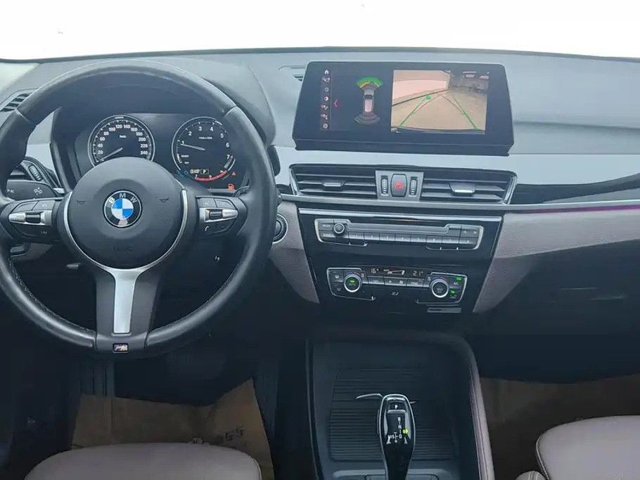 BMW X1 2022 sDrive25Li Leading купить на сайте DeffCars