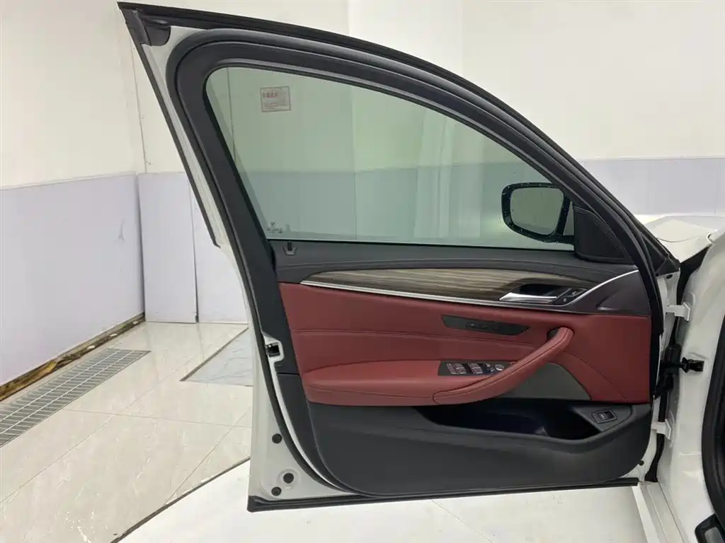 BMW 5 Series 2022 facelift 530Li leading M sports package купить на сайте DeffCars