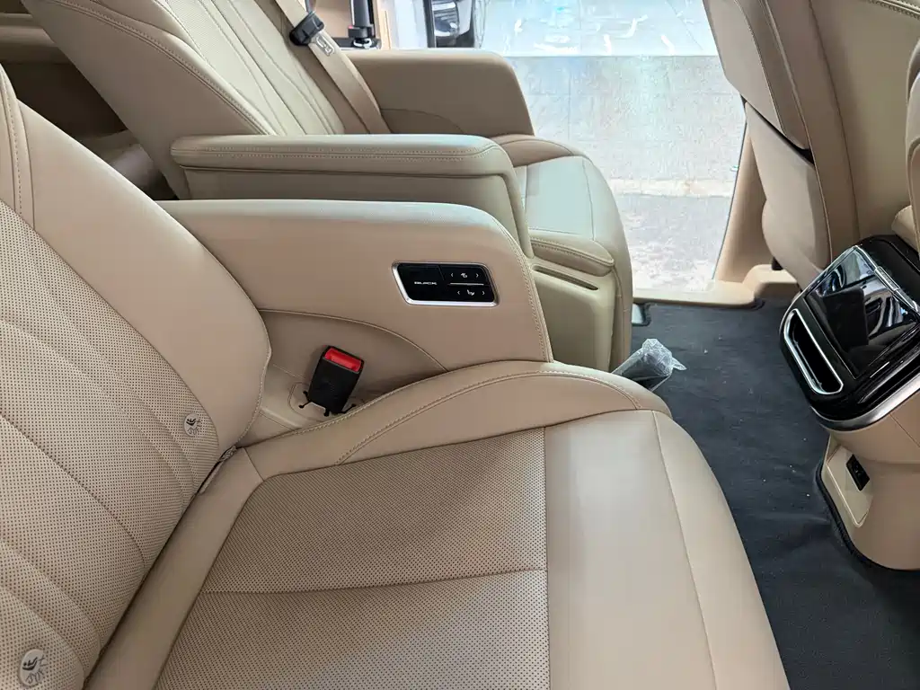 Buick GL8 New Energy 2025 Lu Shang Exclusive Edition 7 Seats купить на сайте DeffCars
