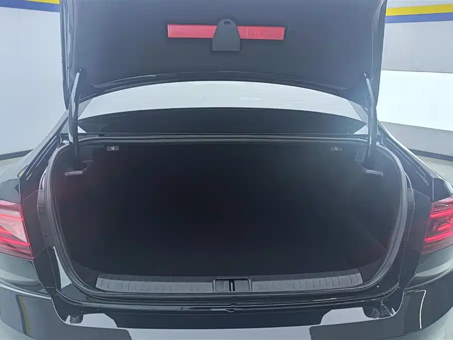Magotan 2023 2 million commemorative edition 330TSI DSG luxury model купить на сайте DeffCars