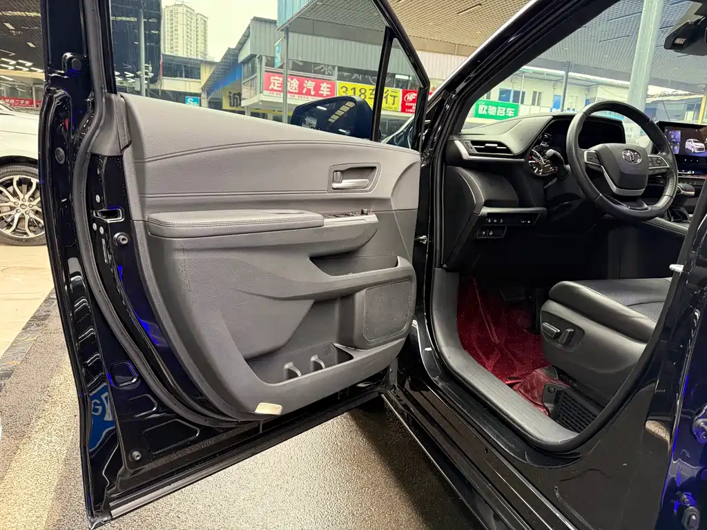 SIENNA 2024 2.5L Hybrid Deluxe Edition купить на сайте DeffCars