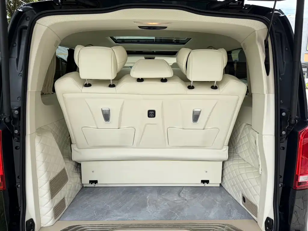 Mercedes-Benz V-Class 2022 V 260 L Long Wheelbase Premium Edition купить на сайте DeffCars