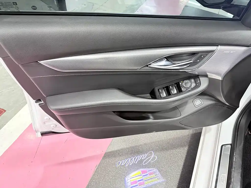 Cadillac CT5 2021 28T Fashion Model купить на сайте DeffCars