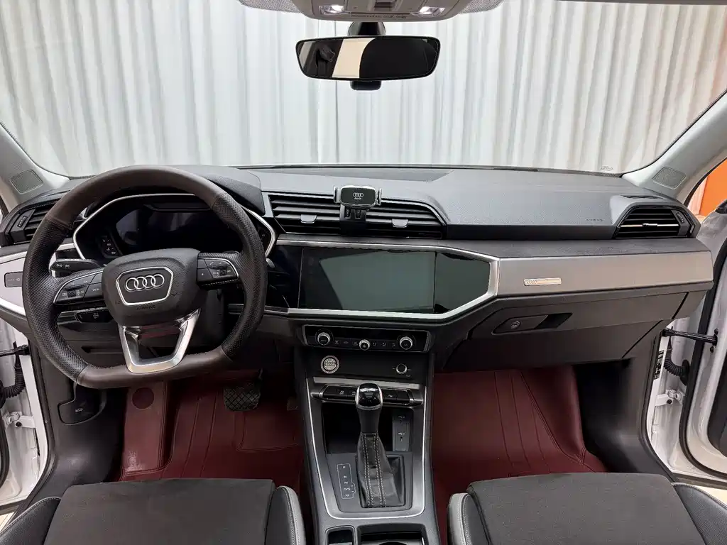 Audi Q3 2022 35 TFSI Fashionable and Dynamic купить на сайте DeffCars