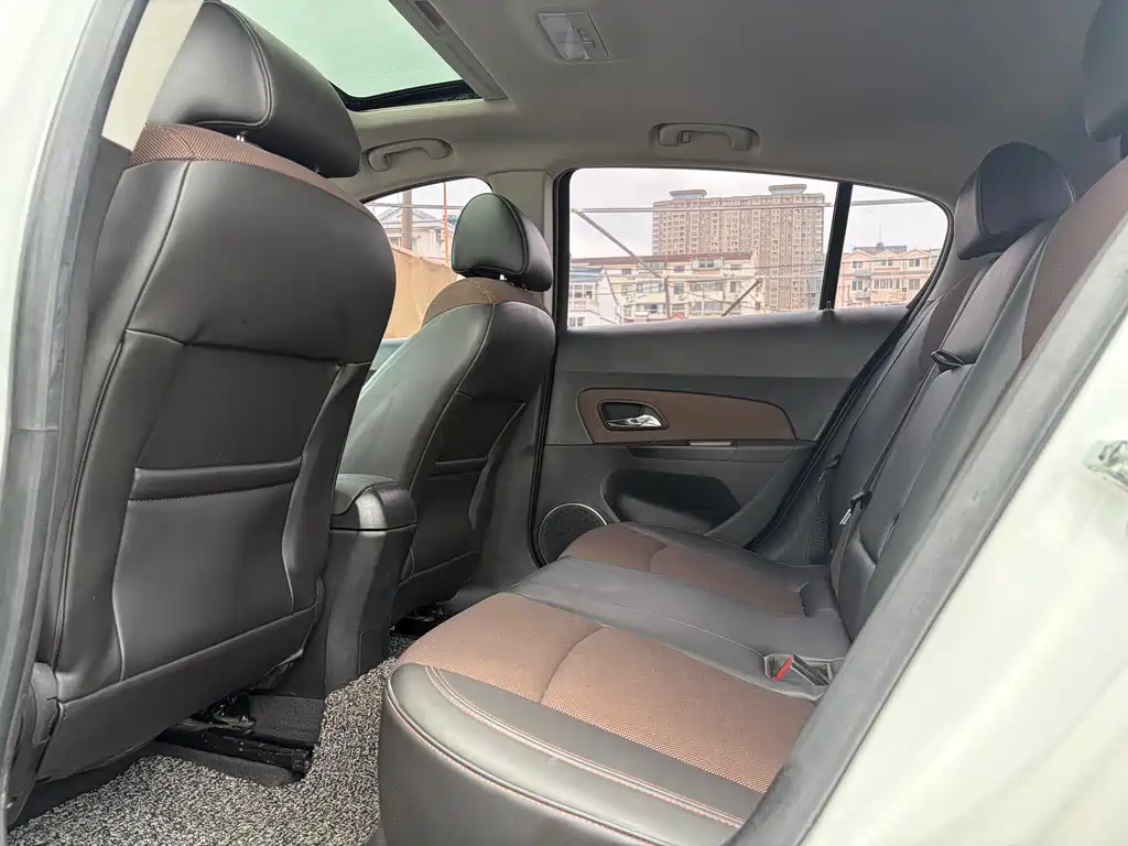 Cruze 2013 hatchback 1.6L manual luxury model купить на сайте DeffCars