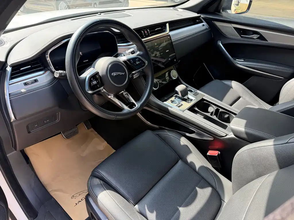 Jaguar F-PACE 2024 P250 R-Dynamic SE купить на сайте DeffCars