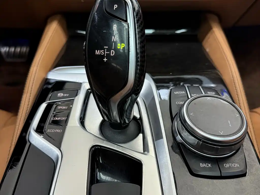 BMW 5 Series 2018 530Li Leading M Sports Package купить на сайте DeffCars