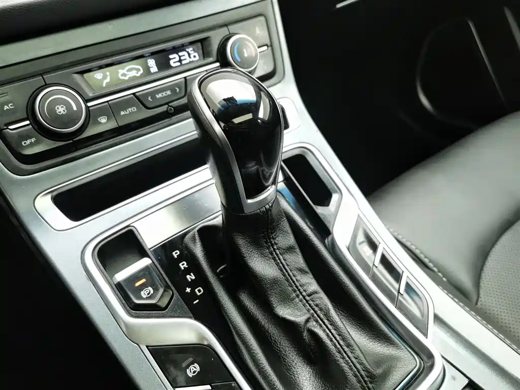 Emgrand 2019 Leading Edition 1.5L CVT upward interconnection type National VI купить на сайте DeffCars