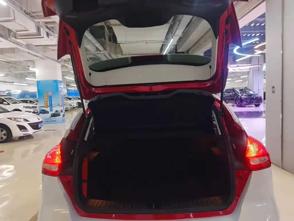 Focus 2015 hatchback EcoBoost 125 automatic super stylish model купить на сайте DeffCars