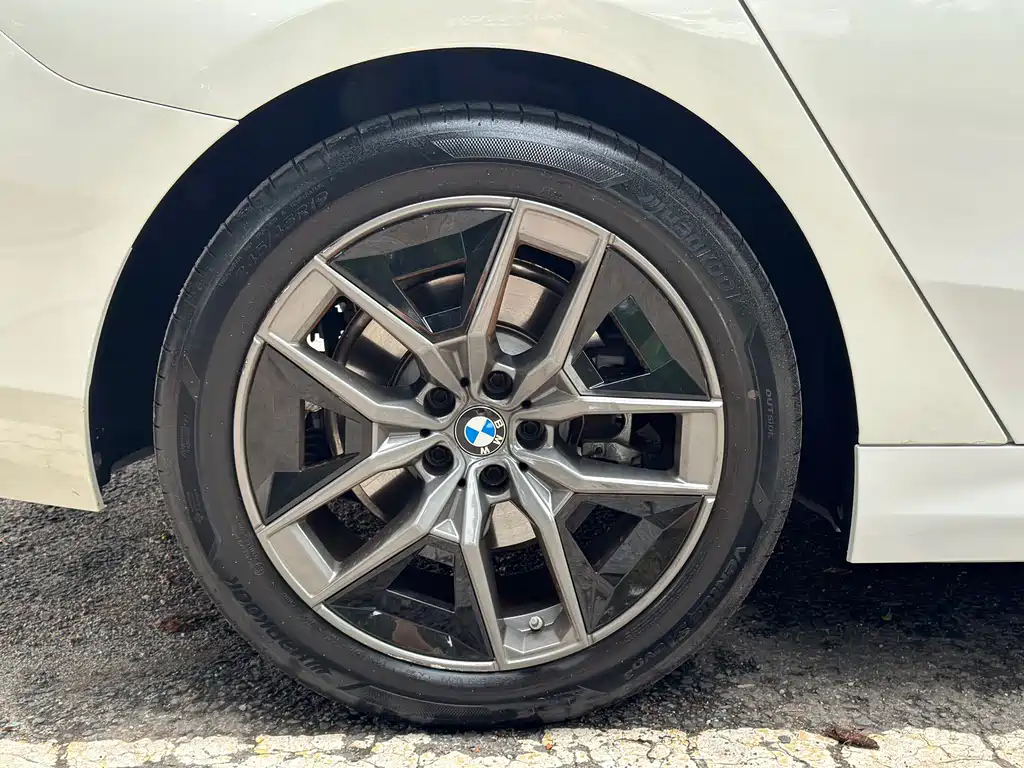 BMW 5 Series 2024 530Li Leading Luxury Package купить на сайте DeffCars