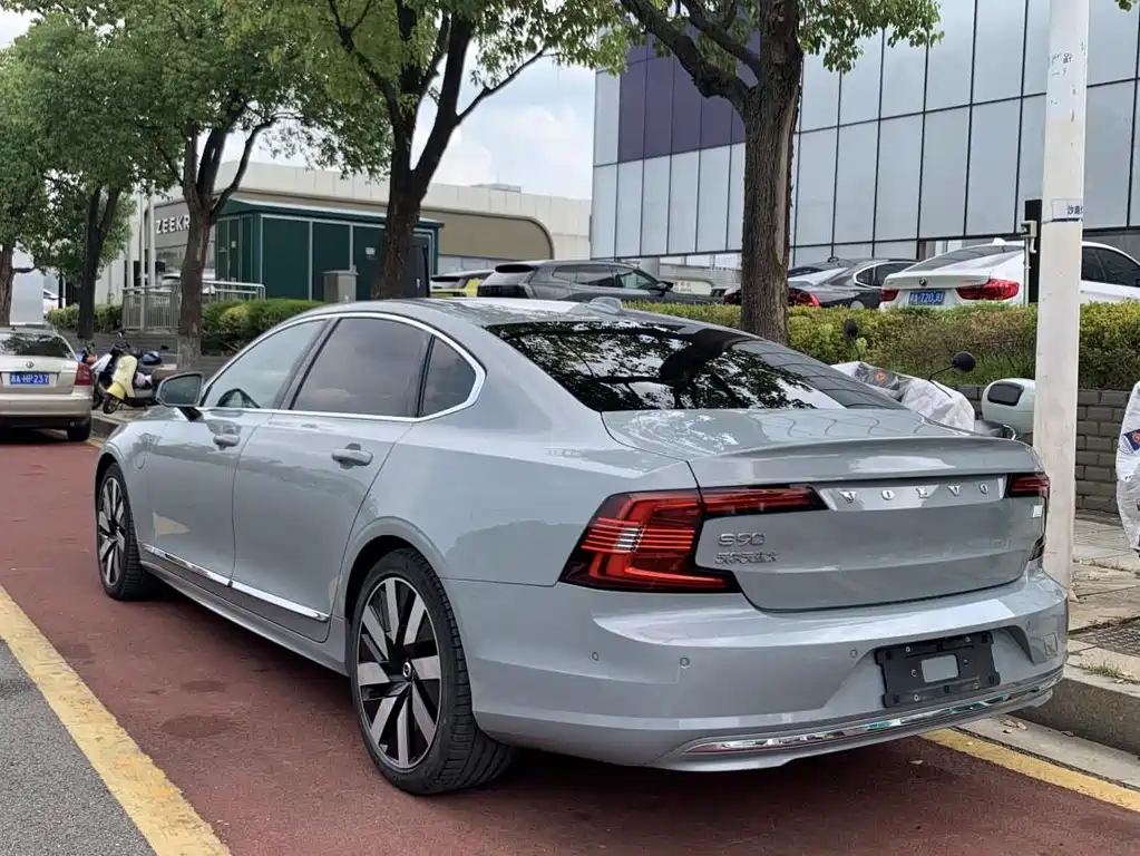 Volvo S90 plug-in hybrid 2024 plug-in hybrid four-wheel drive long range Zhiya luxury version купить на сайте DeffCars
