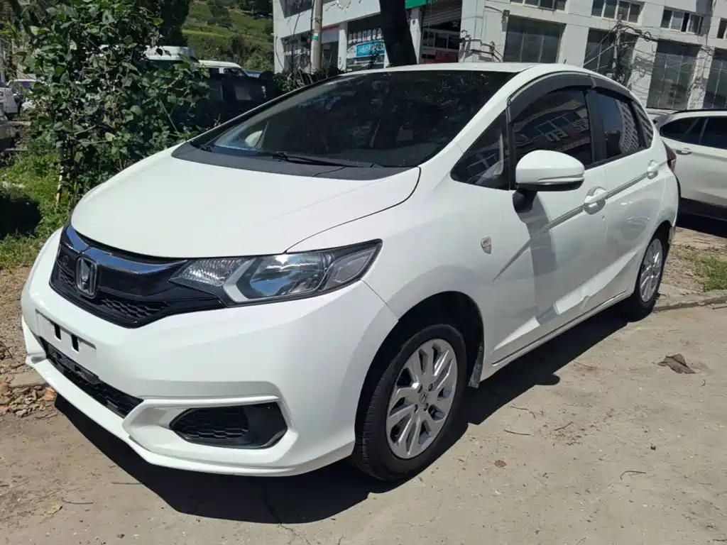 Fit 2018 1.5L CVT Comfort Skylight Edition купить на сайте DeffCars
