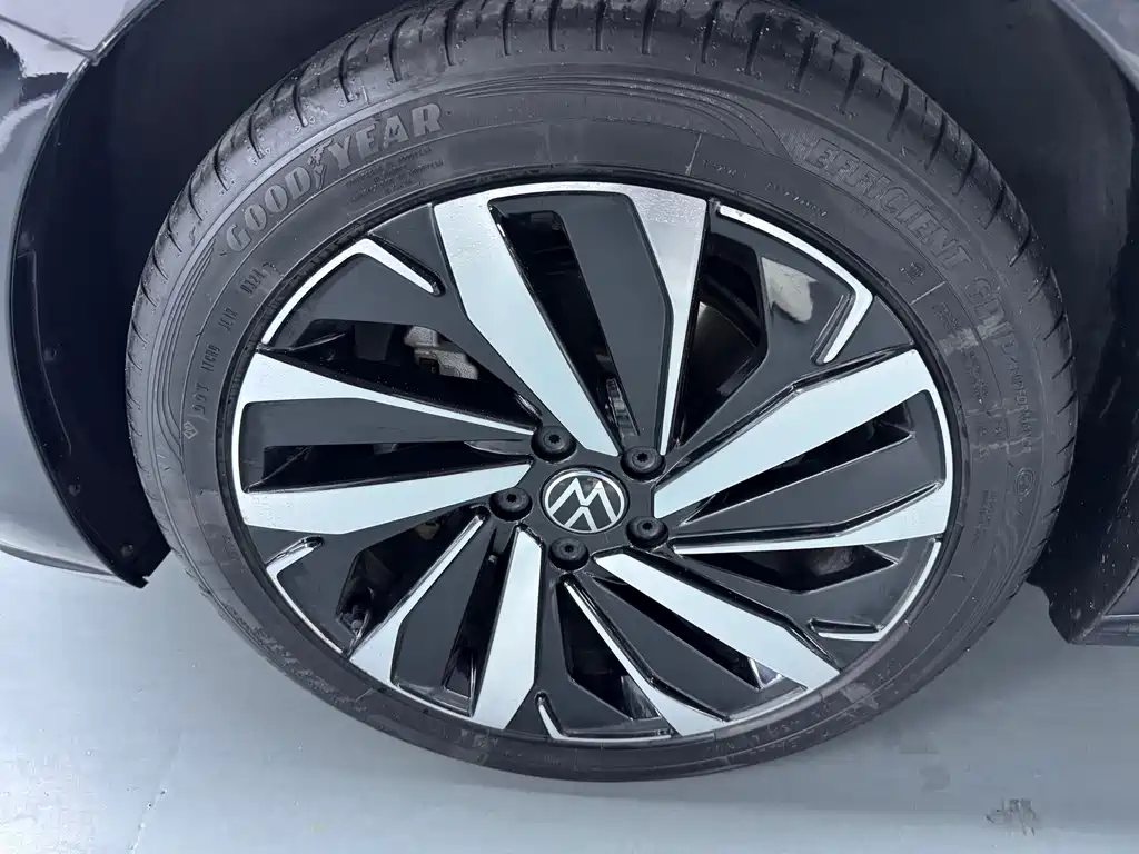 Passat 2023 380TSI Deluxe Edition купить на сайте DeffCars